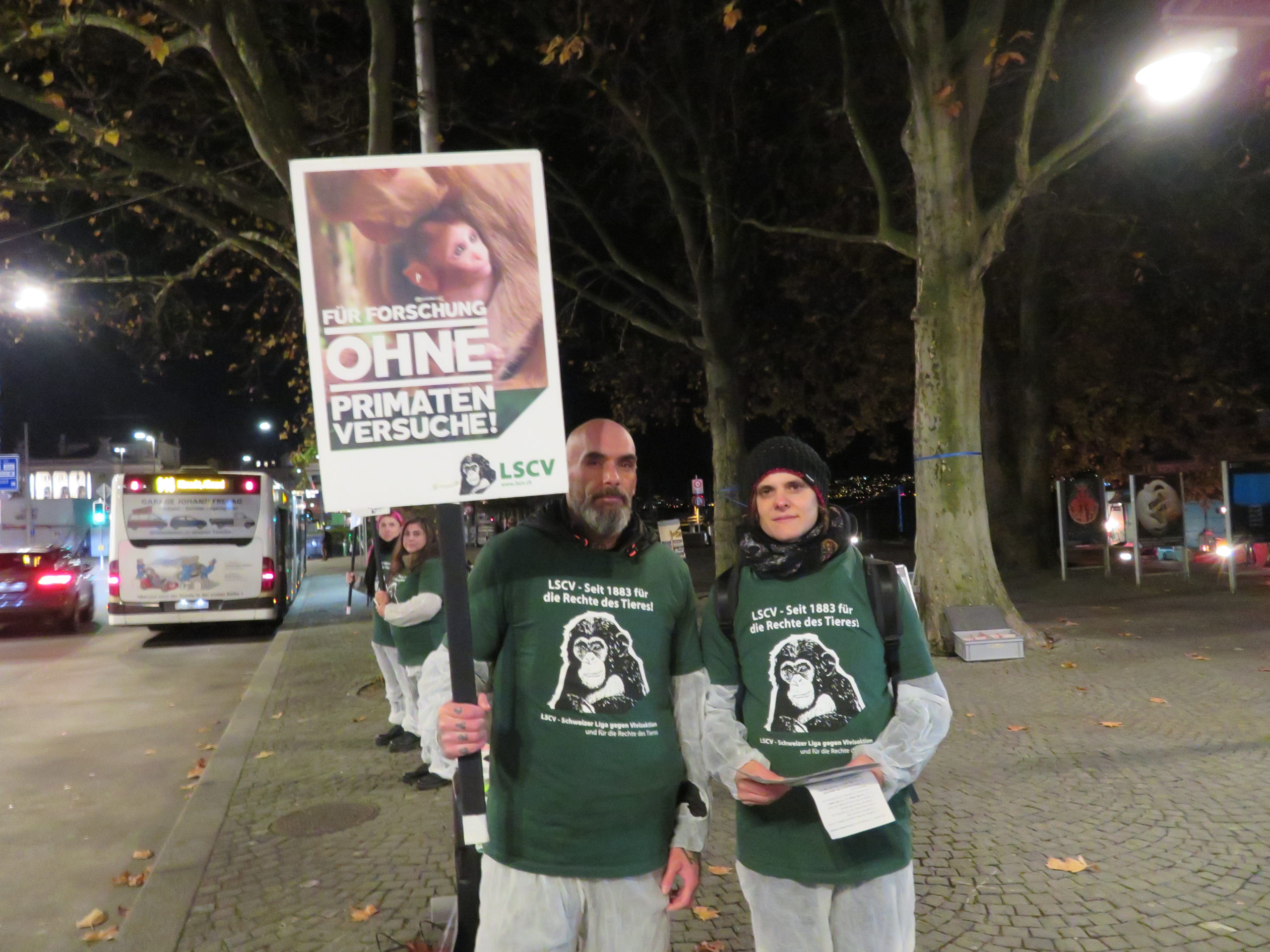 Fotos & Aktionsbericht: ETH & Uni ZH: Stoppt die Primatenversuche | Platzdemo November 2022