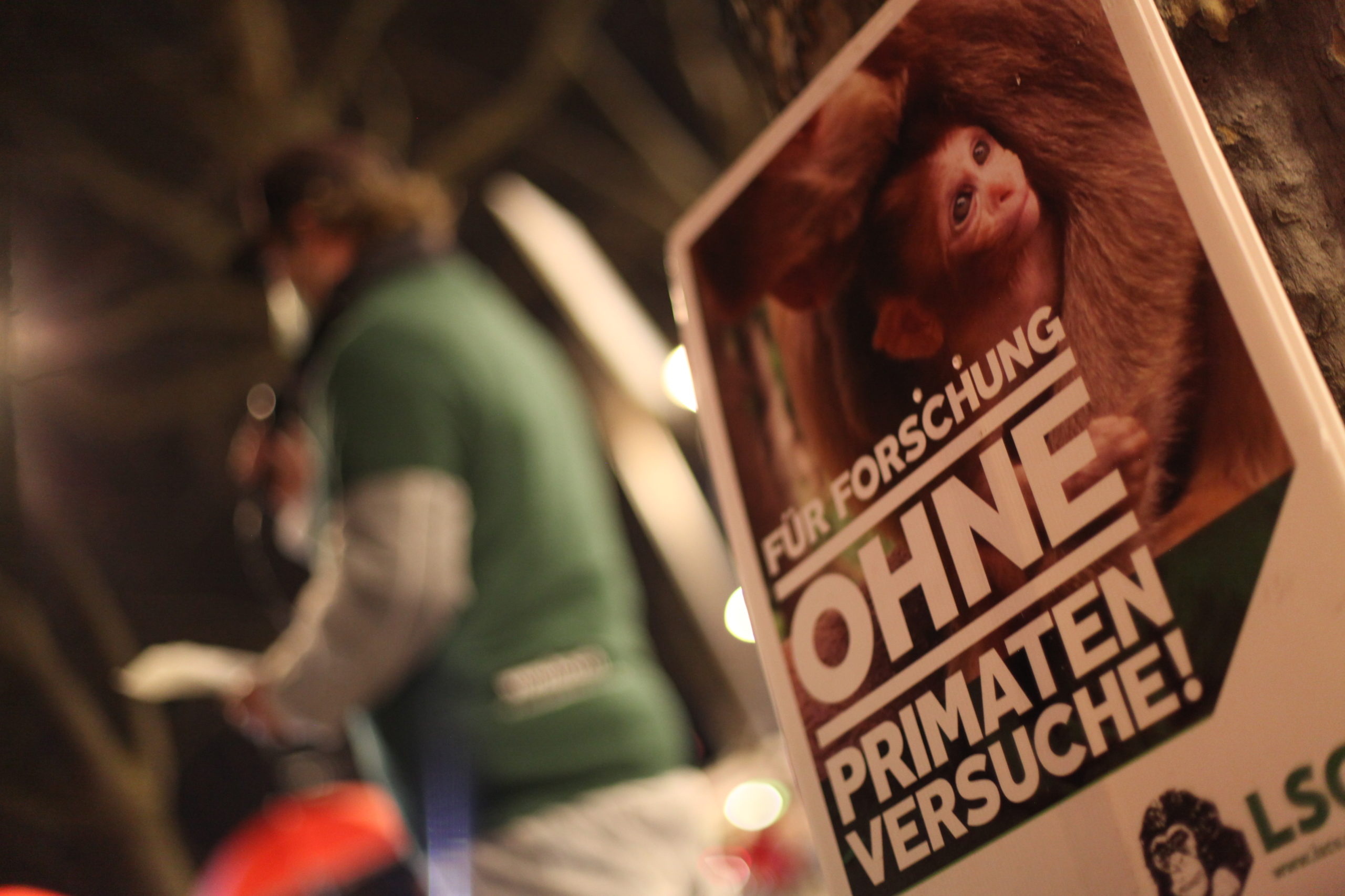 Fotos & Aktionsbericht: ETH & Uni ZH: Stoppt die Primatenversuche | Platzdemo Januar 2023
